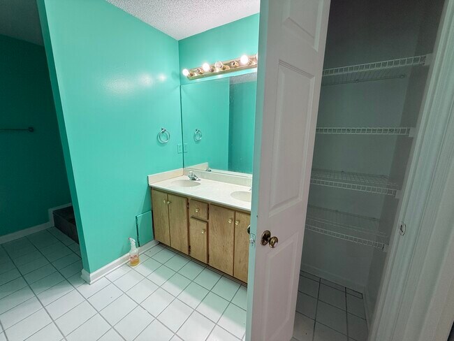 Building Photo - 109 Drew Cir