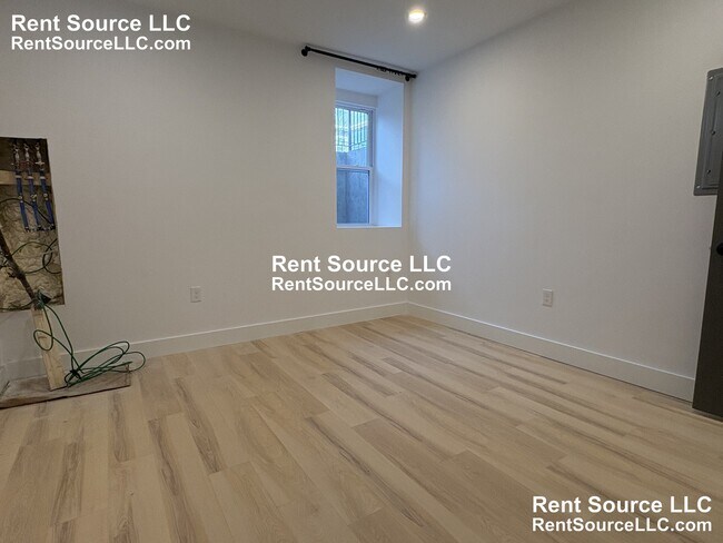 Building Photo - 52 Cotting St