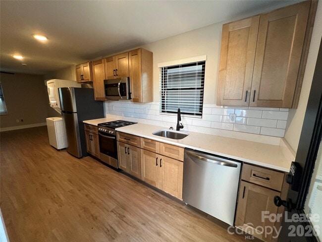 Building Photo - 412 N 4th St