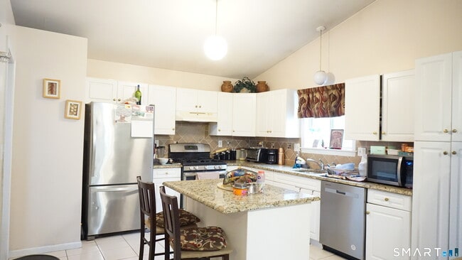 Building Photo - 256 Brewster Rd