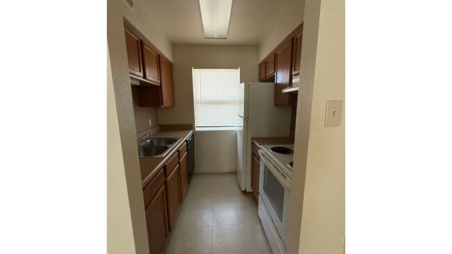 Building Photo - 1510 E Loop 304