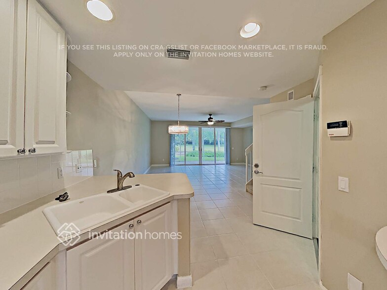 Building Photo - 495 Capistrano Dr