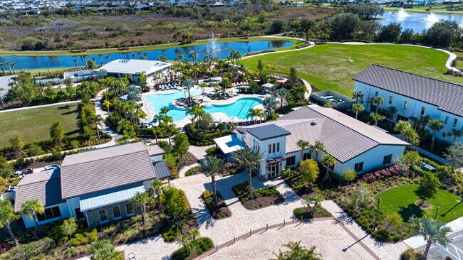 Building Photo - Spacious 5-Bed Retreat with Granite Elegance in Lakewood Ranch