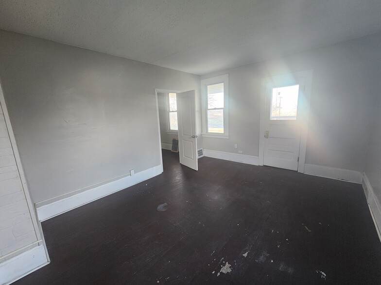 Building Photo - 6729 Forman Ave