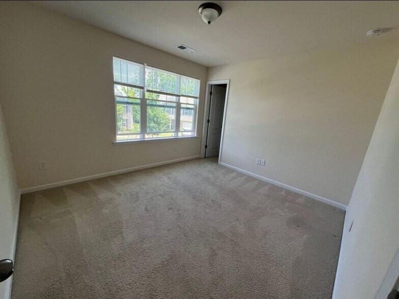 Building Photo - 10516 Ebbets Rd