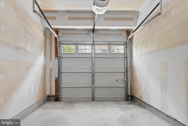 Building Photo - 43101 Thoroughfare Gap Terrace