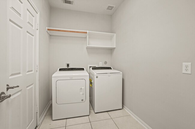 Building Photo - 24607 Lake Path Cir