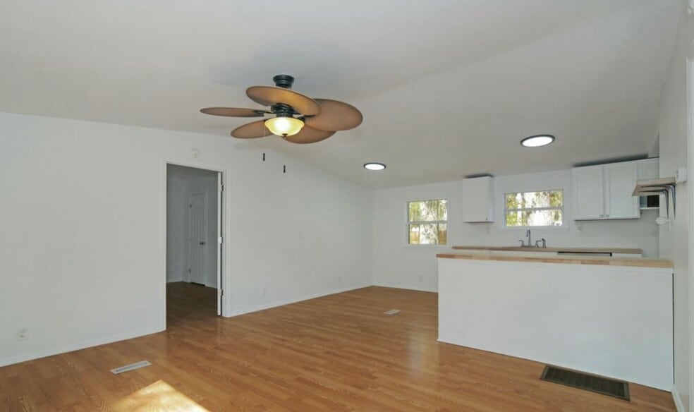 Building Photo - 2040 Porto Blvd