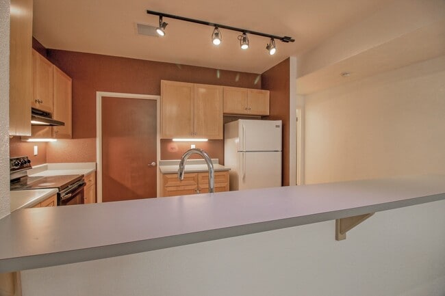 Building Photo - Spacious 1 Bedroom Loft at Ryland Mews