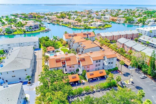 Building Photo - 557 Pinellas Bayway S