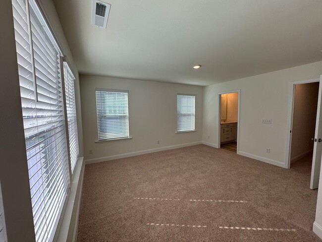 Building Photo - *Move in Special* End Unit 3 Bed | 2.5 Bat...