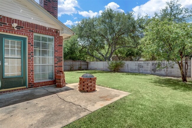 Building Photo - 14019 Lake Trail Dr