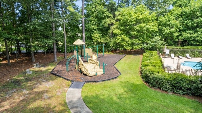 Building Photo - Better Than New 3 Bed/2 Bath Townhome in S...