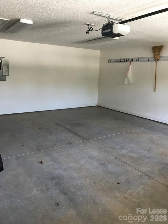 Building Photo - 125 Keswick Ln