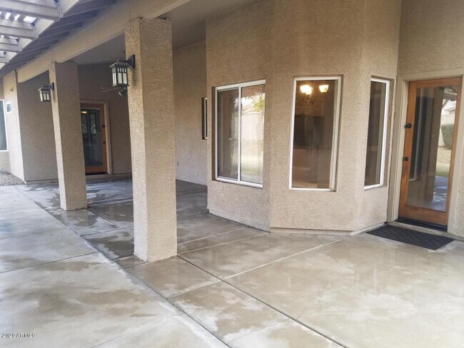 Building Photo - 6834 E Gelding Dr