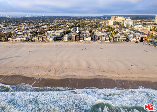 Building Photo - 2811 Ocean Front Walk