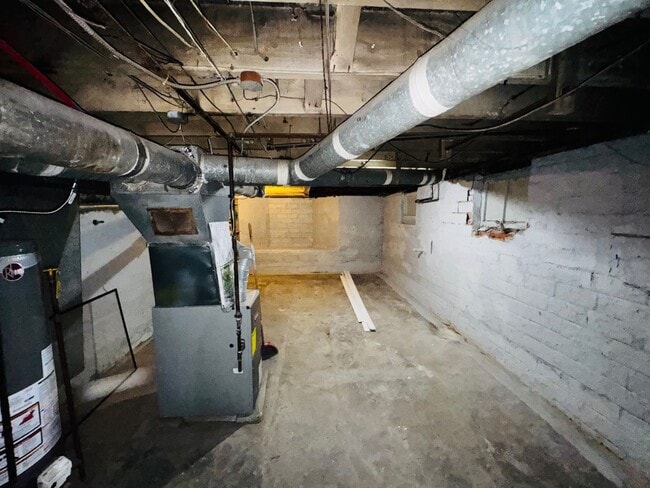 Building Photo - 576 E 110th St