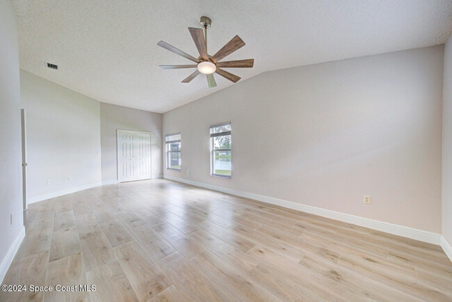 Building Photo - 1085 Sedgewood Cir