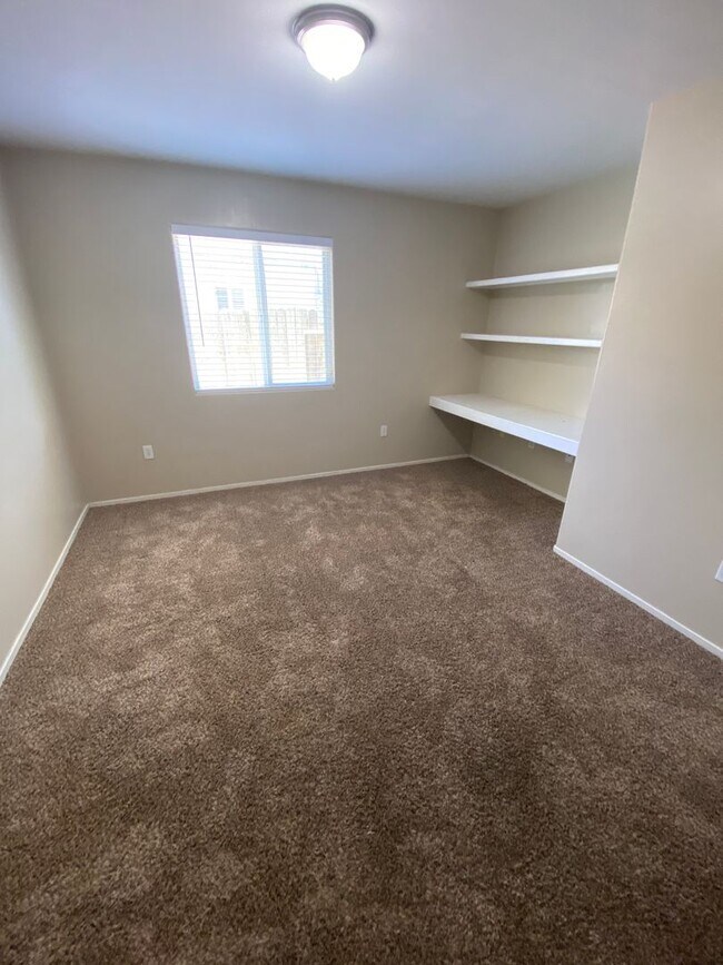 Building Photo - 11115 Cactus Valley Dr