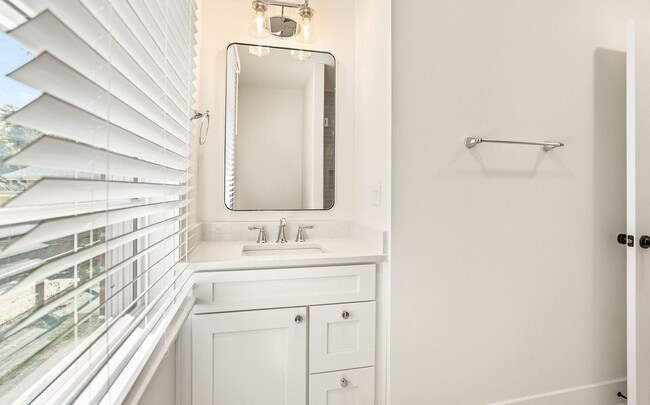 Building Photo - Downtown Beaufort Charmer