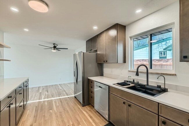 Building Photo - 1430 Lashley St