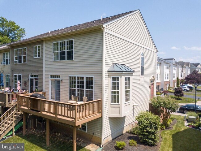 Building Photo - 536 E Boxborough Dr