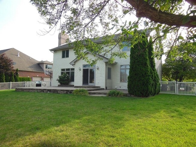 Building Photo - 9939 Sequoia Ln