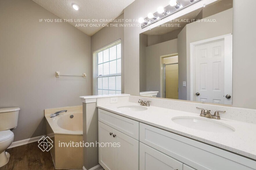 Building Photo - 1736 Northglen Cir