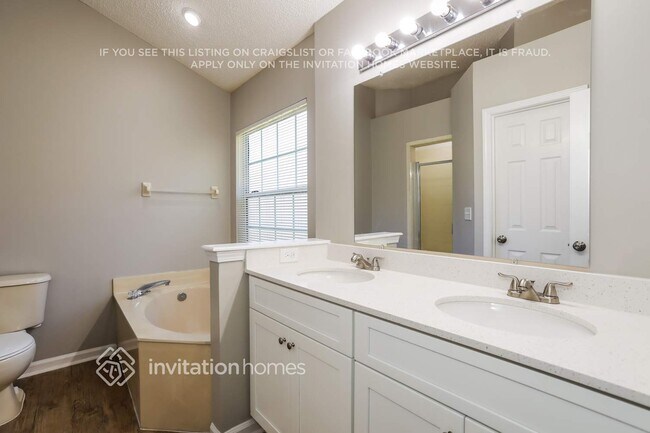 Building Photo - 1736 Northglen Cir