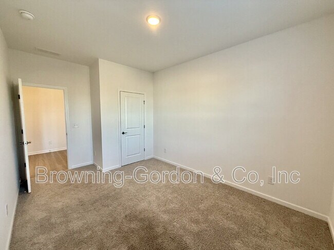 Building Photo - 106 Glacier Wy