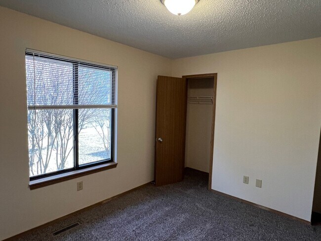 Building Photo - South Springfield Rental