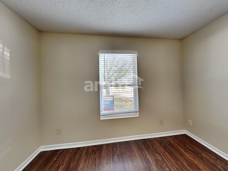 Building Photo - 10767 Wymm Ln
