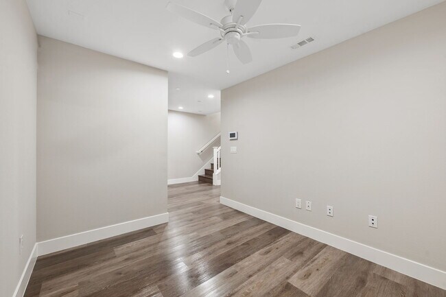 Building Photo - 4448 Paxton Pl