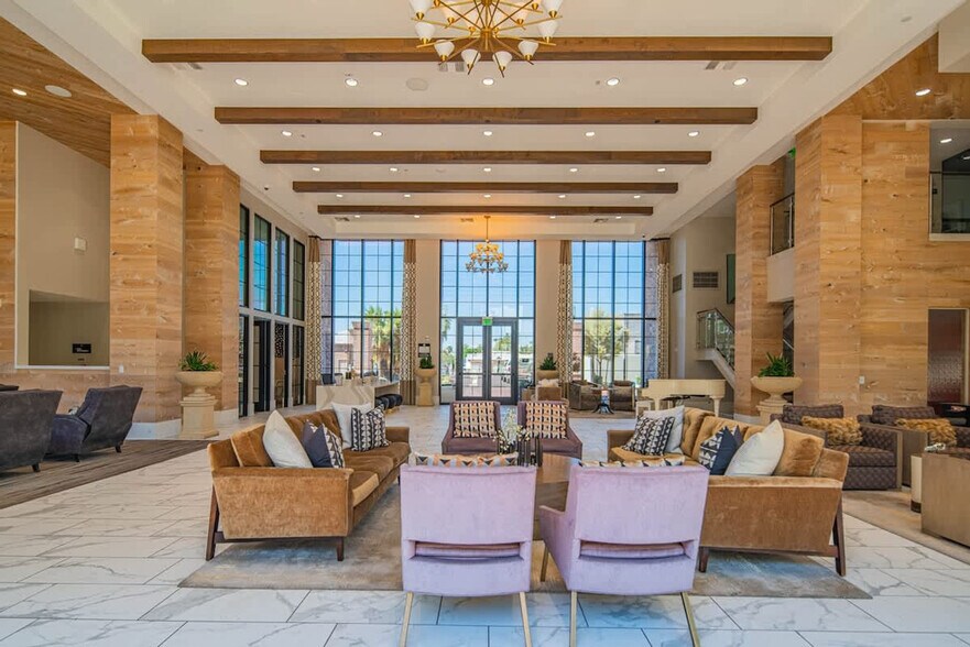 Building Photo - 777 E Stella Ln