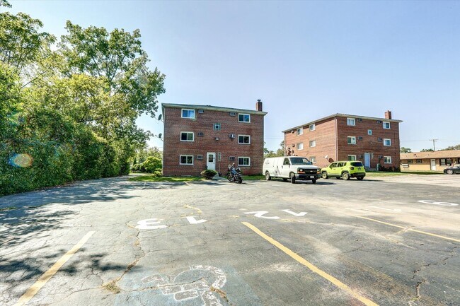 Building Photo - 16035 Laramie Ave