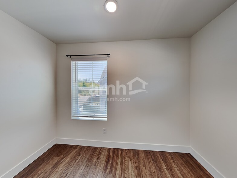Building Photo - 32974 Lookout Ln