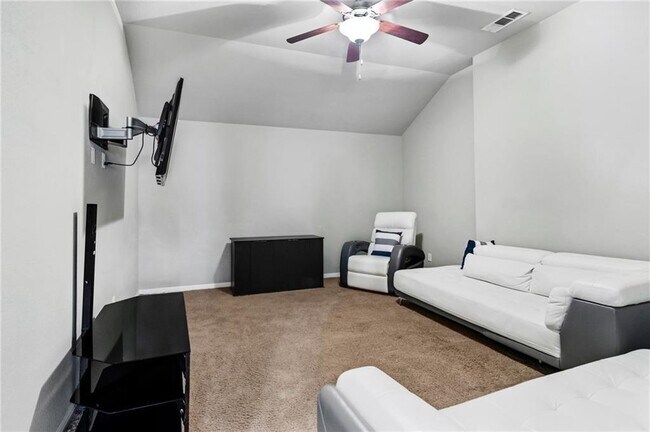 Building Photo - 3418 Castleton Dr