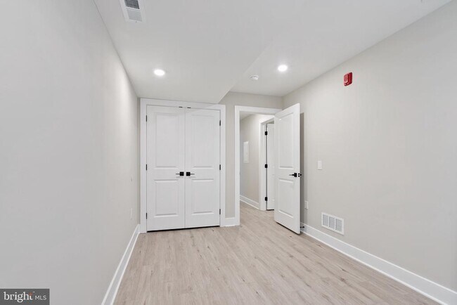 Building Photo - 408 N Front St