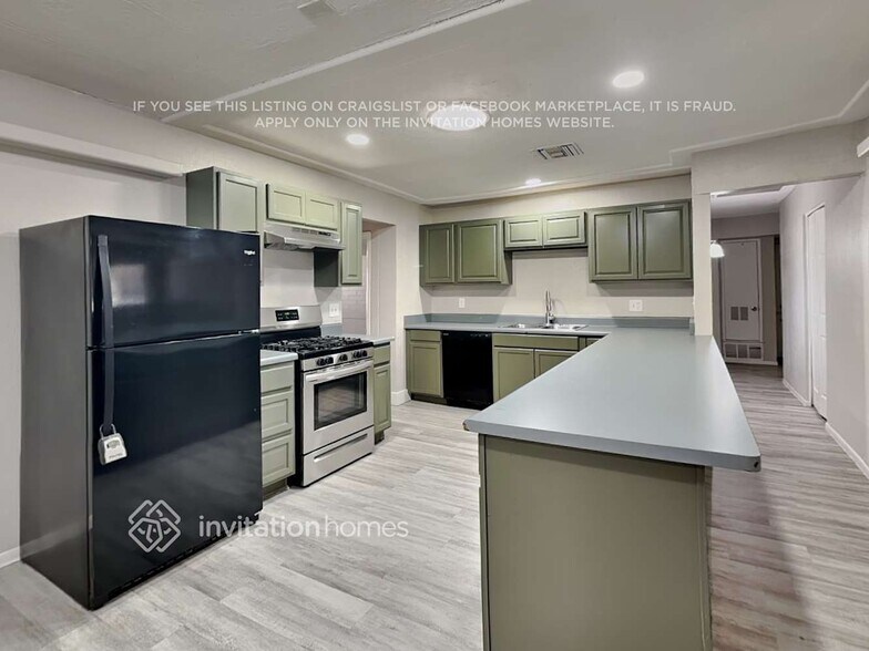 Building Photo - 3114 W Charter Oak Rd