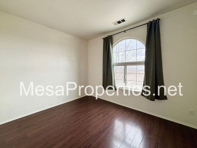 Building Photo - 12261 Luna Rd