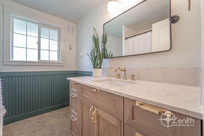 Building Photo - 1011 NE 82nd Ave