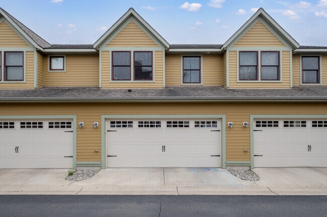 Building Photo - 913 Blodgett St SE