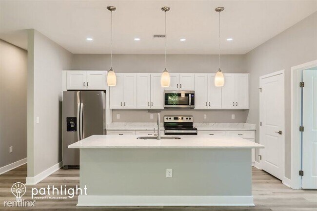 Building Photo - 4 br, 2 bath House - 2106 Diamond Drive UNIT