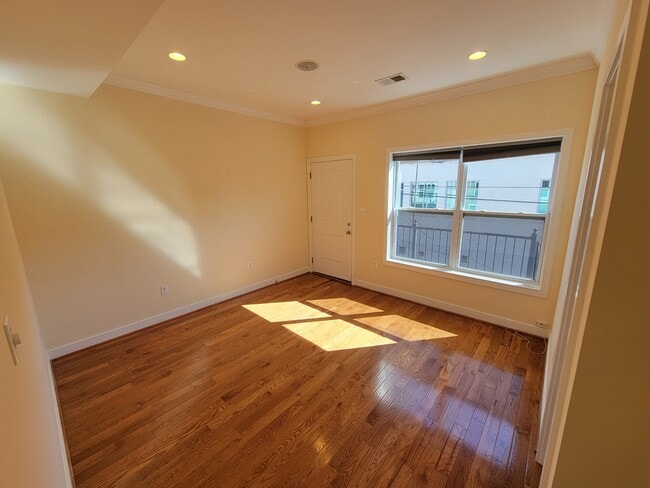 Building Photo - 127 Quincy Pl NE