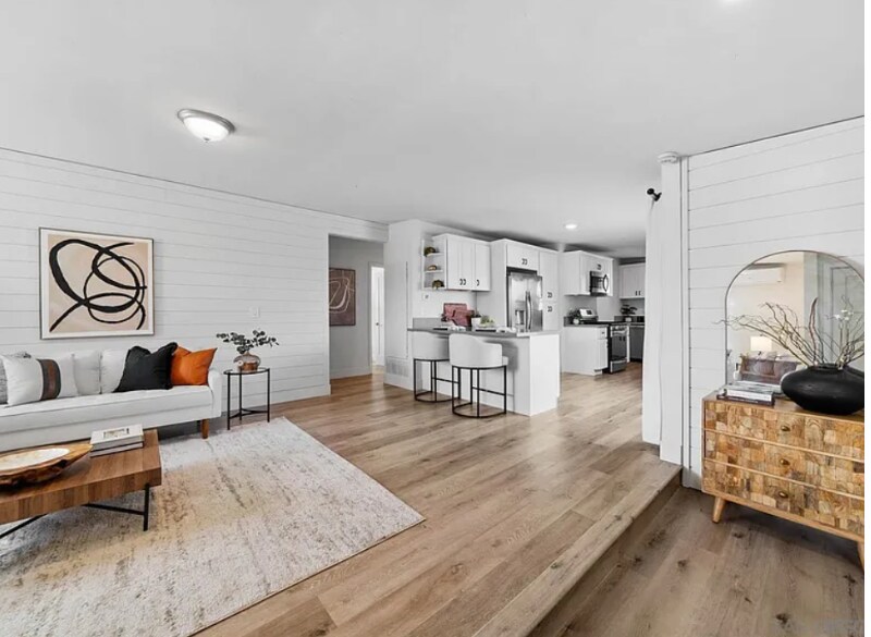 Building Photo - 744 Oneonta Ave