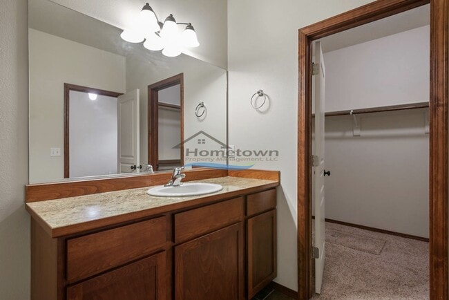 Building Photo - Stunning 3 Bedroom 2 Bath Home in The Landings!