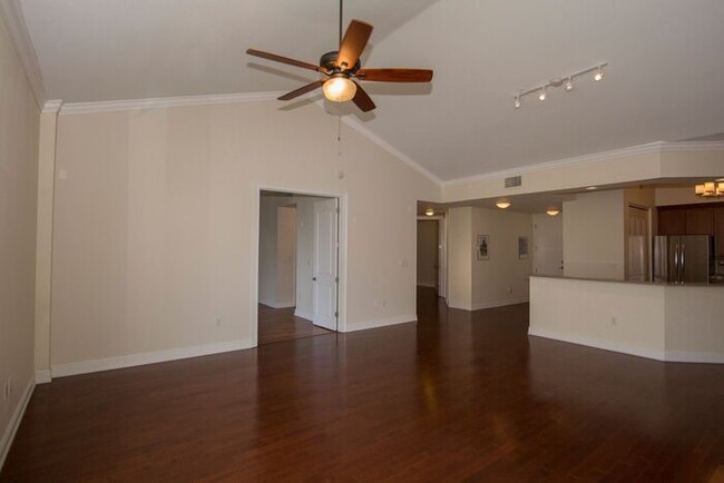 Building Photo - 2/2 Winter Park condo just 1/4 mile to Par...