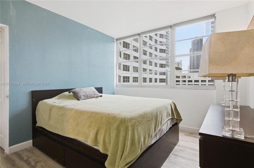 Building Photo - 801 Brickell Bay Dr