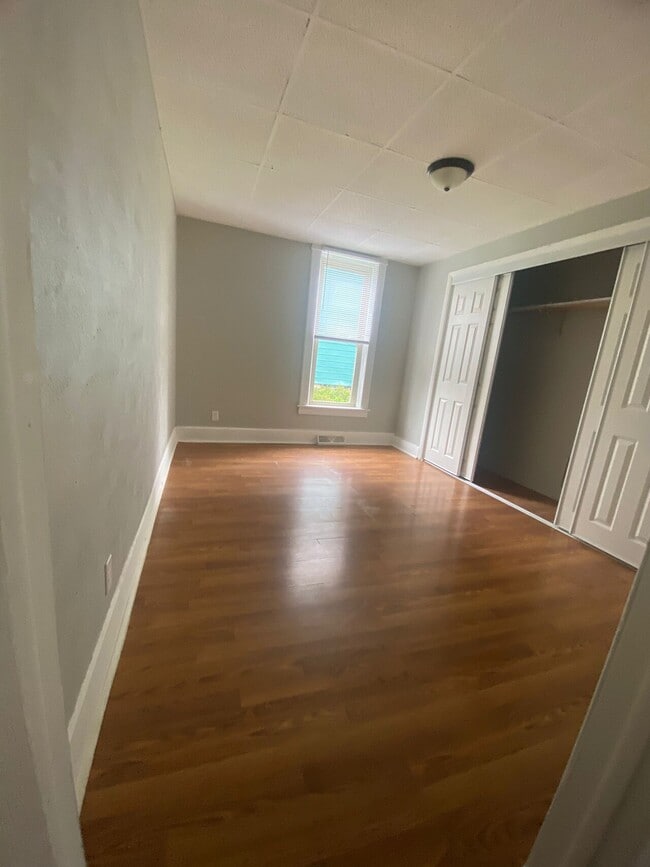 Building Photo - 945 Lincolnway East #3