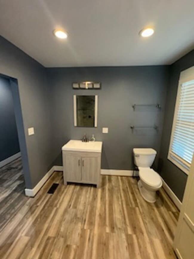 Building Photo - 708 Bayard Park Dr